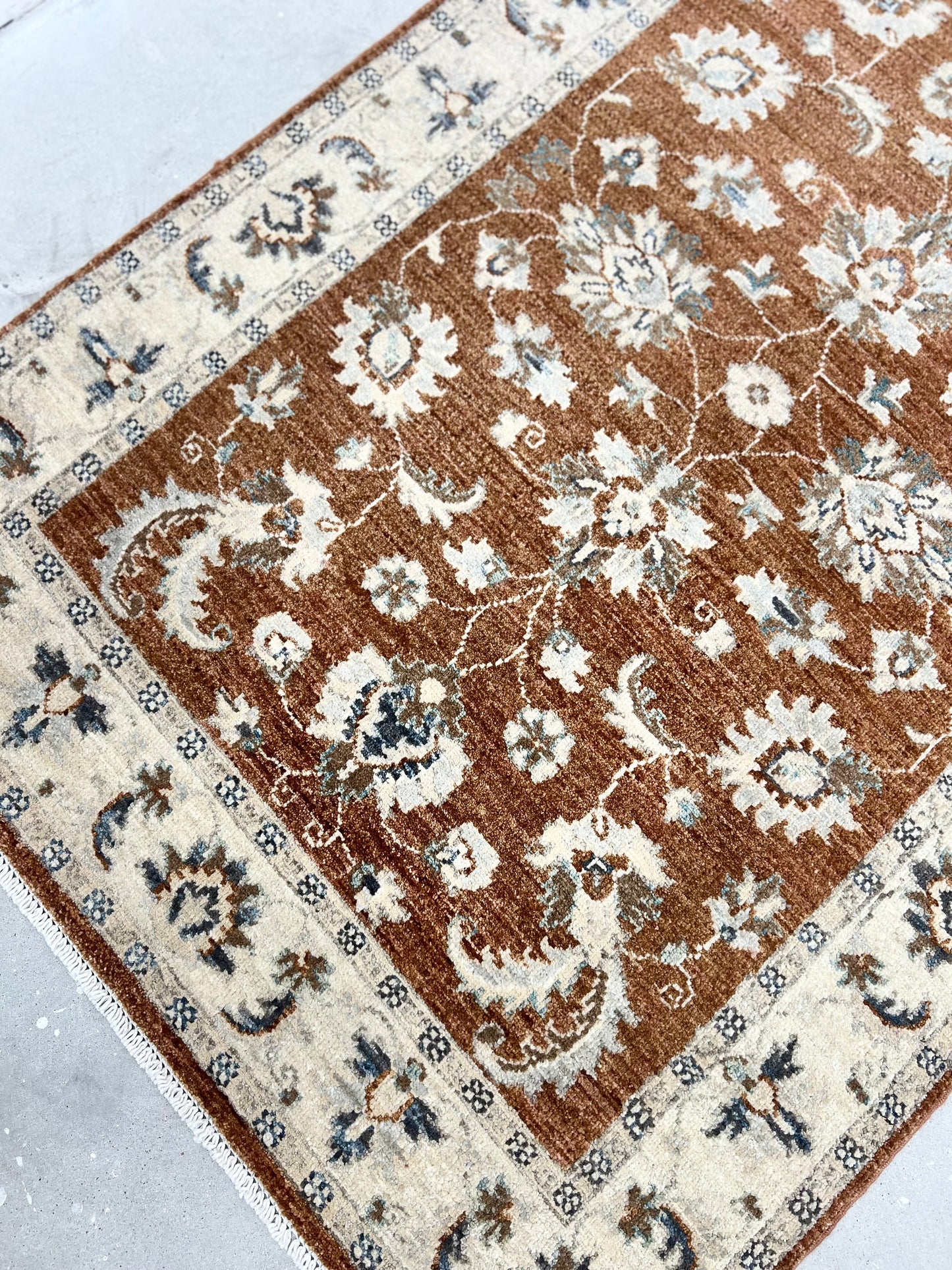 VEGETABLE DYE HAND-MADE RUG WOOL (105 x 156 cm)