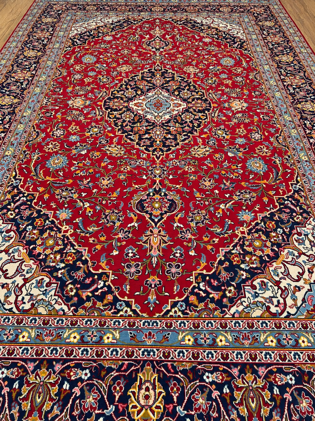 PERSIAN HANDKNOTTED KASHAN RUG (246 x 385 cm)