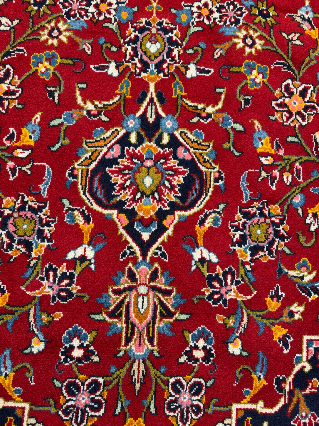 PERSIAN HANDKNOTTED KASHAN RUG (246 x 385 cm)